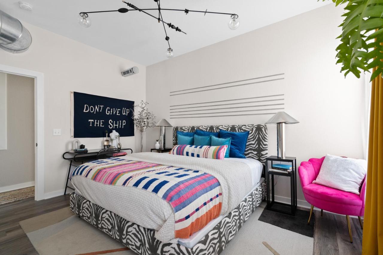 The Bentley Condotel, Heart Of Walkers Point With Garage, Yard Apartment